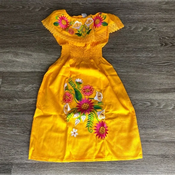 Embroidered Mexican Dress- Youth size 12, Vestido Mexicano - Picture 1 of 2